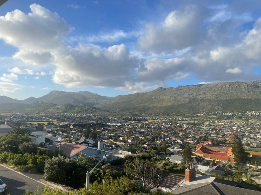 To Let 1 Bedroom Property for Rent in Fish Hoek Western Cape